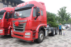 豪瀚J7B 牵引车