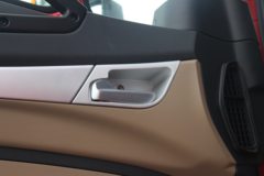 中国重汽 豪瀚J7B重卡 380马力 6X4危化品牵引车(ZZ4255N3246E1W)