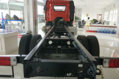 一汽解放 J6L中卡 质惠版 220马力 4X2 6.75米栏板载货车底盘(CA1180P62K1L4E5)