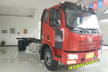 一汽解放 J6L中卡 质惠版 220马力 4X2 6.75米栏板载货车底盘(CA1180P62K1L4E5)