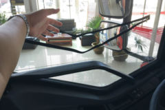 一汽解放 J6L中卡 质惠版 220马力 4X2 6.75米栏板载货车底盘(CA1180P62K1L4E5)