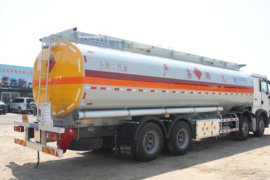 重汽豪沃(HOWO)底盘&nbsp;油罐车外观图片