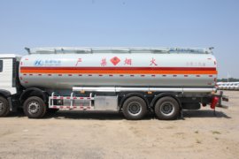 重汽豪沃(HOWO)底盘&nbsp;油罐车外观图片