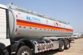 重汽豪沃(HOWO)底盘&nbsp;油罐车外观图片