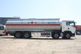 重汽豪沃(HOWO)底盘&nbsp;油罐车外观图片