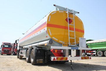 重汽豪沃(HOWO)底盘&nbsp;油罐车外观图片