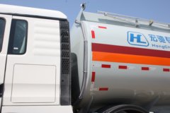中国重汽 HOWO T5G 340马力 8X4 油罐车(运力牌)(LG5320GYYZ5)