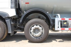 中国重汽 HOWO T5G 340马力 8X4 油罐车(运力牌)(LG5320GYYZ5)