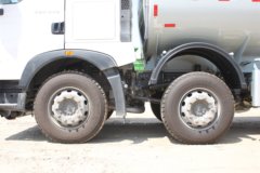 中国重汽 HOWO T5G 340马力 8X4 油罐车(运力牌)(LG5320GYYZ5)