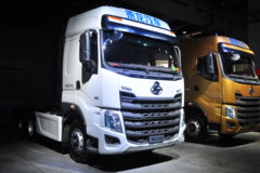 东风柳汽 乘龙H7重卡 430马力 6X4牵引车(LZ4251M7DB) 东风柳汽 乘龙H7重卡 430马力 6X4牵引车(LZ4251M7DB)