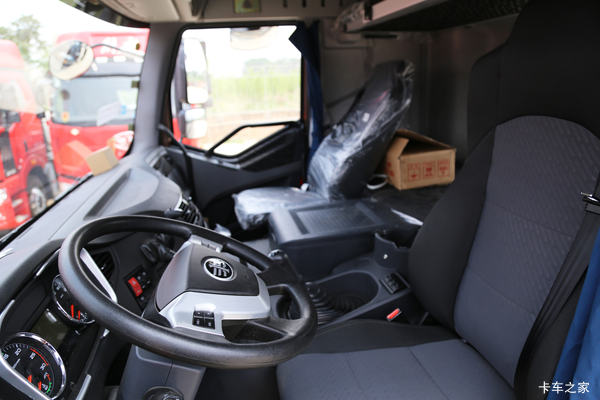 解放J6P牵引车火热促销中 让利高达1万