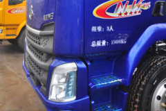 东风柳汽 新乘龙M3中卡 185马力 4X2 6.75米仓栅式载货车底盘(LZ5161CCYM3AB)