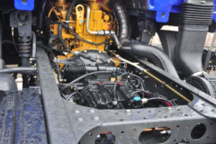 东风柳汽 新乘龙M3中卡 185马力 4X2 6.75米仓栅式载货车底盘(LZ5161CCYM3AB)