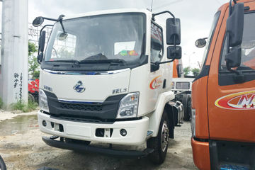 东风柳汽 乘龙L3 160马力 4X2 6.2米排半仓栅式载货车底盘(LZ5121CCYM3AB)