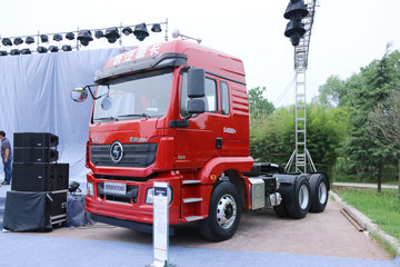 陕汽康明斯 德龙新M3000 440马力 6X4牵引车(速比4.111)(SX4250MC4)