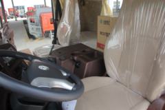 中国重汽成都商用车 W5B-H重卡 280马力 4X2 9.725米厢式载货车(法士特)(CDW5180XXYA1N5)