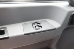 现代商用车 致道300M 129马力 4.18米单排厢式轻卡底盘(CNJ5041XXYZDB33V)