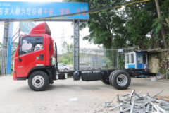 现代商用车 致道300M 129马力 4.18米单排厢式轻卡底盘(CNJ5041XXYZDB33V)