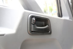 现代商用车 致道300M 116马力 单排厢式轻卡底盘(CNJ5041XXYZDB33V)