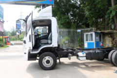 现代商用车 致道300M 116马力 单排厢式轻卡底盘(CNJ5041XXYZDB33V)