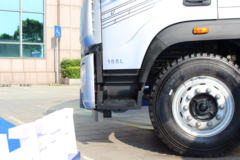 福田 瑞沃ES5 185马力 4X2 7.8米厢式载货车(BJ5185XXY-FB)