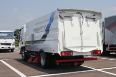 现代商用车(原四川现代)  盛图 129马力 4X2 扫路车