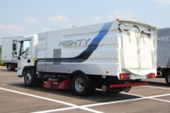 现代商用车(原四川现代)  盛图 129马力 4X2 扫路车