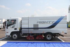 现代商用车(原四川现代)  盛图 129马力 4X2 扫路车