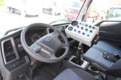 现代商用车(原四川现代)  盛图 129马力 4X2 扫路车