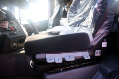 陕汽康明斯 德龙X3000 加强版 440马力 6X4牵引车(SX4250XC4)