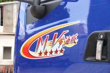 东风柳汽 乘龙L3 170马力 4X2 5.2米排半厢式载货车(LZ5160XXYM3AB)外观图片
