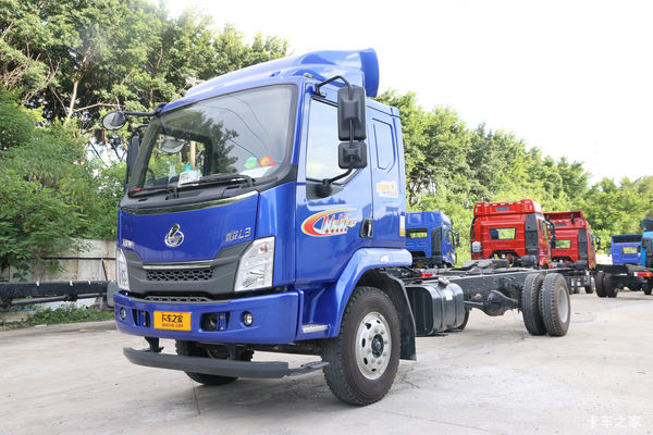 东风柳汽 乘龙L3 170马力 4X2 6.75米排半厢式载货车(LZ5161XXYM3AB)