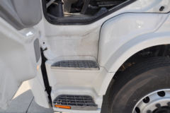 东风商用车 天龙重卡 270马力 4X2 9.6米厢式载货车底盘(DFH5180XXYAX1)