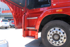 青岛解放 JH6重卡 430马力 6X4 LNG牵引车(CA4250P25K27T1E5M)