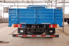 时代领航3 140马力 4X2 6.2米排半栏板载货车(BJ1120VHPFG-S)