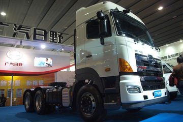 广汽日野 700系列重卡 350马力 6X4 牵引车(YC4250SS6PK)