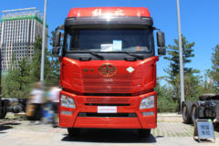 青岛解放 JH6重卡 430马力 6X4 LNG牵引车(CA4250P25K27T1E5M)