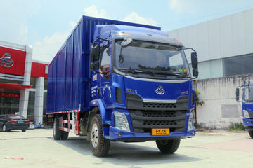 东风柳汽 新乘龙M3中卡 200马力 4X2 7.8米厢式载货车(LZ5168XXYM3AB)