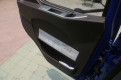 东风柳汽 新乘龙M3中卡 220马力 4X2 9.8米厢式载货车(LZ5185XXYM3AB)