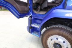 东风柳汽 新乘龙M3中卡 220马力 4X2 9.8米厢式载货车(LZ5185XXYM3AB)