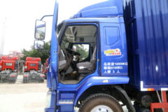 东风柳汽 新乘龙M3中卡 220马力 4X2 9.8米厢式载货车(LZ5185XXYM3AB)