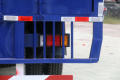 东风柳汽 新乘龙M3中卡 220马力 4X2 9.8米厢式载货车(LZ5185XXYM3AB)