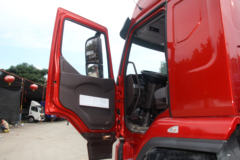 东风柳汽 乘龙H5中卡 240马力 6X2 9.6米厢式载货车(LZ5250XXYM5CB)