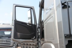 现代商用车 创虎XCIENT重卡 440马力 6X4 危化品牵引车(CHM4250KPQ49WXPV) 现代商用车 创虎XCIENT重卡 440马力 6X4 危化品牵引车(CHM4250KPQ49WXPV)