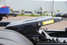 创虎XCIENT&nbsp;牵引车底盘                                                图片