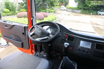 ���� ������D9�п� 180���� 4X2 6.8����ʽ�ػ�������ͼƬ