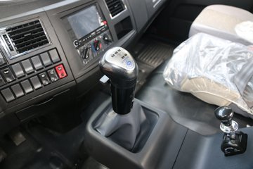 ���� ������D9�п� 180���� 4X2 6.8����ʽ�ػ�������ͼƬ
