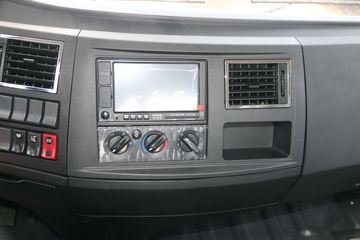 ���� ������D9�п� 180���� 4X2 6.8����ʽ�ػ�������ͼƬ