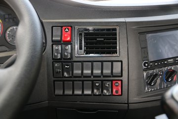 ���� ������D9�п� 180���� 4X2 6.8����ʽ�ػ�������ͼƬ