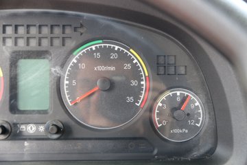 ���� ������D9�п� 180���� 4X2 6.8����ʽ�ػ�������ͼƬ